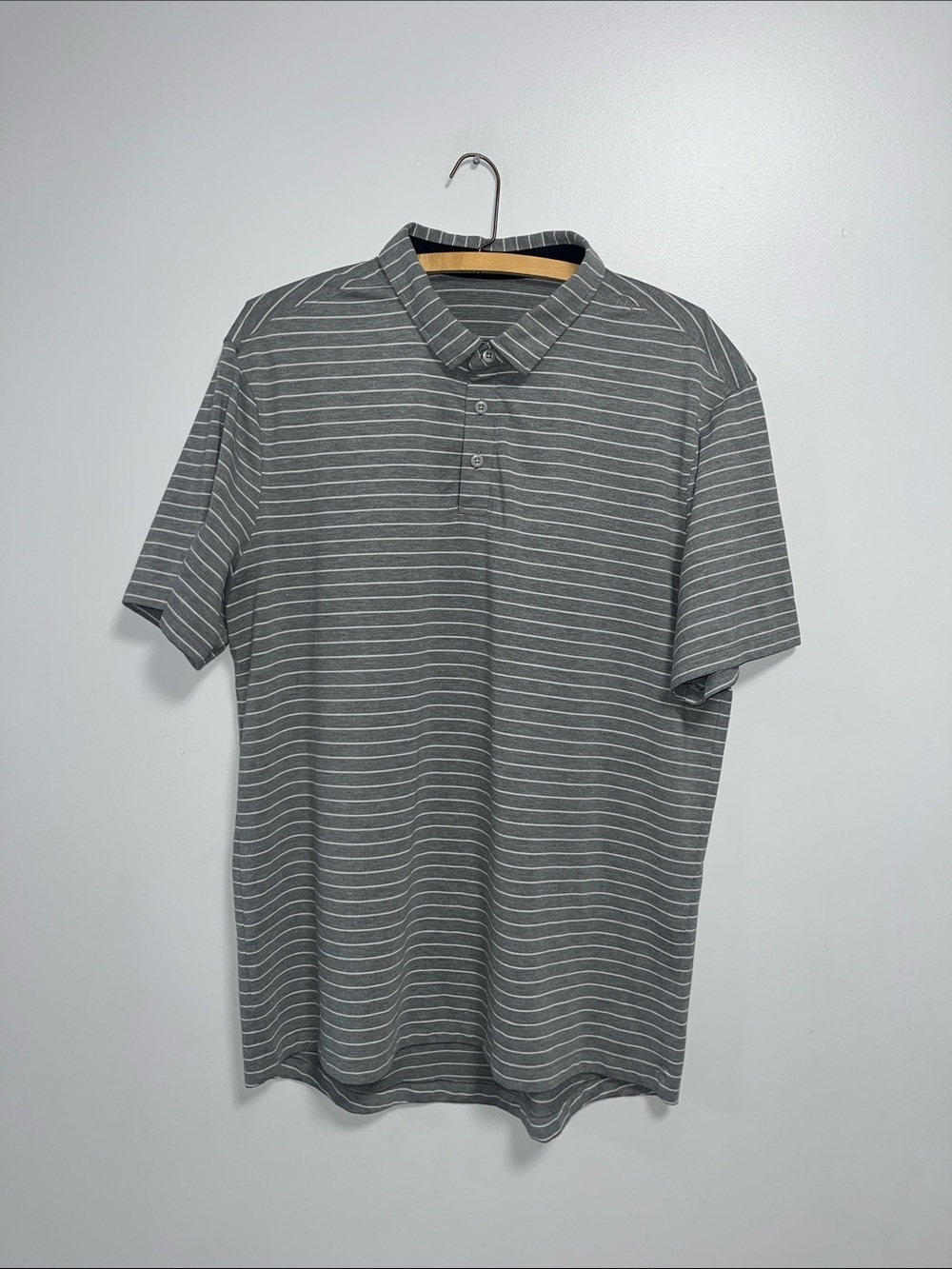 Lululemon Evolution Polo Shirt – Grey Stripe – Men’s XL